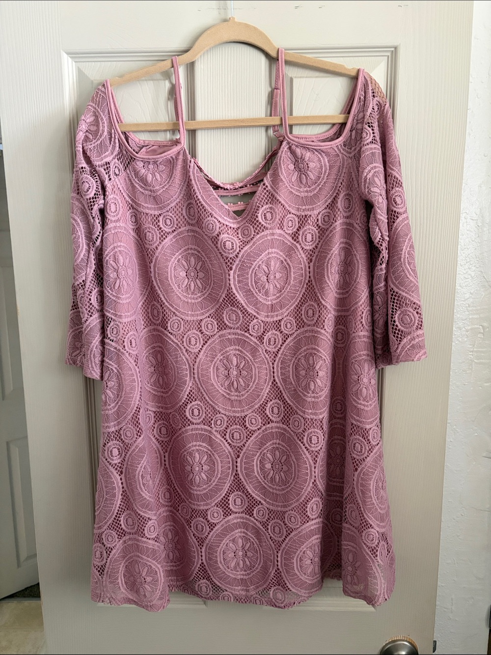 Cold-Shoulder Lace Shift Dress in Mauve Pink